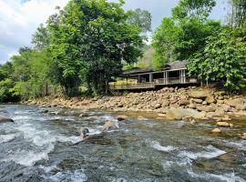 Rugading Riverside Villa near Kota Kinabalu.，Kampong Rugarding的Villa