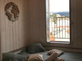 Lumineux studio sous les toits de Menton, hotel en Menton