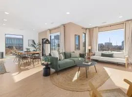 Penthouse with Patio Walk to Downtown 3 Bedrooms 5 Beds