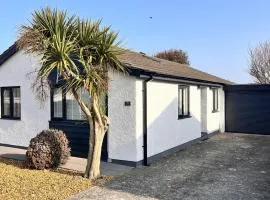 Stylish Modern Home with Parking Enclosed Garden