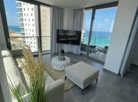 דירת פאר על הים VIP apartment near the beach