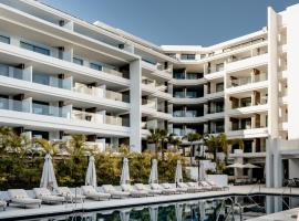 THE FLAG HOTEL Marbella, Estepona Adult Recommended, hotel sa Estepona