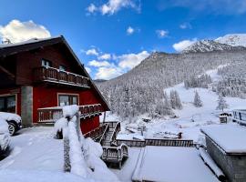 Hotel Piccolo Chalet: Claviere şehrinde bir otel