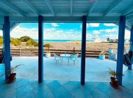 Serenity by the Sea: Ocean Front Villa with Pool, hotelli kohteessa Saint Philip