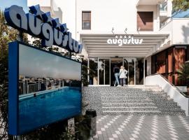 Augustus Hotel Riccione Centro, хотел в Ричоне