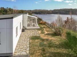 Beautiful Home In Brekkestø With Lake View, hotell 