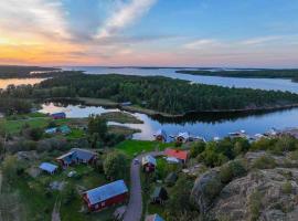 Kalles, skärgårdsidyll med utsikt över Hamnsundet, cottage in Saltvik