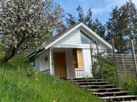 Kveldsro cabin in nice surroundings, renta vacacional en Kristiansand