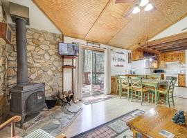 위티어에 위치한 호텔 31 Mi to Skiing Creekside Cabin with Fireplace!