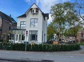 Luxe kamer in stadsvilla, gratis parkeren!, B&B in Apeldoorn