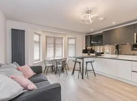 Flat 1, 161 Crescent Road Luxury Apartment