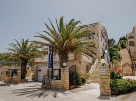 Hotel Vila Tina, hotel di Trogir