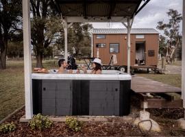 Odyssean Tiny House B by Tiny Away, mikrohus i Cessnock