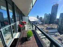 Central Toronto Suite - Free Parking, City Views and across CN Tower, MTCC