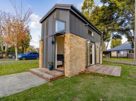 Beautiful tiny house near Hamilton Lake, mikrohus i Hamilton