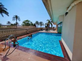 Le COQ Bleu d'Azur - Piscine - Parking!, hotel en Menton