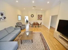 Elegant Cozy House in Chatswood, Maxi 10 People