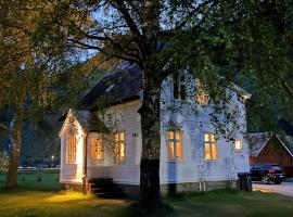 Hagusane Feriehus, cabaña o casa de campo en Lærdalsøyri