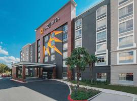 La Quinta Inn & Suites by Wyndham San Antonio Downtown, hotel v oblasti San Antonio centrum – Riverwalk, San Antonio