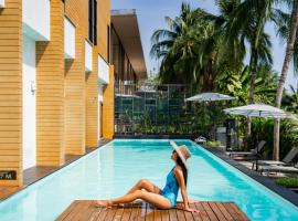 Book a Bed Poshtel - SHA Plus, hotel em Cidade Phuket