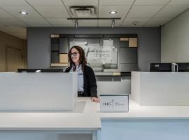 Holiday Inn Express Hotel & Suites Saint - Hyacinthe, an IHG Hotel, khách sạn ở Saint-Hyacinthe