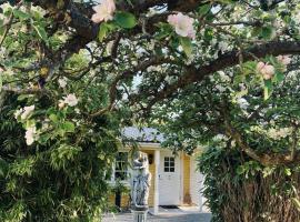 Villa Sol B&B and Hostel, hotel a Borgholm