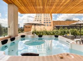 UTOPIC Palacio Polanco by ULIV, pet-friendly hotel in Mexico City