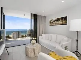 Broadbeach Elegant apartment with views!