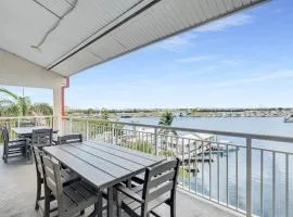 Downtown 4x4 Waterfront Penthouse Pool Dock Pet