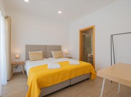 Villa Harbour Rooms & Apartments, hotell med parkeringsplass i Vila Nova de Milfontes