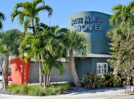 Blue Marlin Motel, hotel malapit sa Key West International Airport - EYW, 