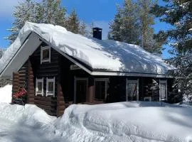 Ruska 2, Ylläs, Äkäslompolo - Log Cabin with Lake and Fell Scenery