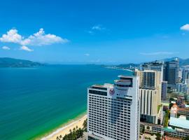 Gold Coast Nha Trang Luxury Apartment - Ocean View, готель у Нячангу