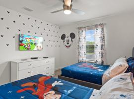 Stunning Townhouses 5 Minutes away Disney!, villa sa Kissimmee