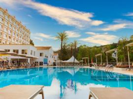 Minura Cala Galdana & Apartamentos d'Aljandar, hotel v destinácii Cala Galdana