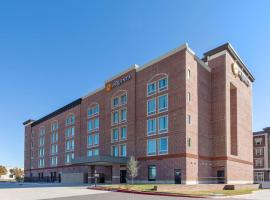 La Quinta Inn & Suites by Wyndham Dallas - Frisco Stadium, hotel u gradu 'Frisco'