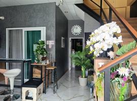 Merit courtyard Suvarnaphumi HOUSE, homestay sa Lat Krabang