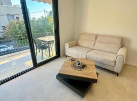 Centrale climatisée deux chambres terrasse parking, saint raphael โรงแรมในแซ็งต์-ราฟาเอล