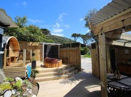 Delightful 1 bedroomed tiny house with sauna, tiny house in Punakaiki