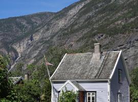 Veslegarden, cabaña o casa de campo en Lærdalsøyri