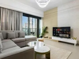 Expansive 7-Bed Apt Overlooking Burj & Fountains