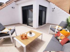 NOVAMAR Apartamentos, independientes con terraza, dos dormitorios, salón y cocina independiente, ubicados en centro de Fuengirola y a la playa, wifi de alta velocidad, отель в городе Фуэнхирола