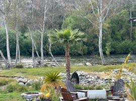 Sequoia River Front Cabins, hotel in Three Rivers