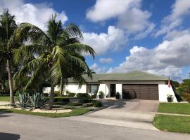 Bright and Cheerful 4 bedroom Home with pool – hotel w mieście Boca Raton