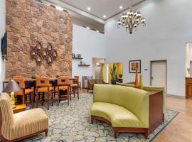 Best Western PLUS Hobby Airport Inn and Suites, hotel in Houston