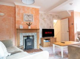 Spacious radiant 4Bed home -Central Frome、フルームのホテル