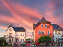 The Little Britain Inn Themed Hotel One of a Kind In Europe, hotel in Vettelschoß