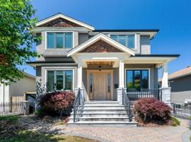 Luxury 4-Bedroom Family Home, hotel in Vancouver