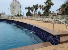 2-Level Beachfront Luxury - Sunchase IV - 326, hotel in South Padre Island