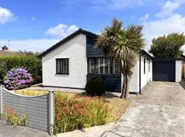 Stylish Modern Home with Parking Enclosed Garden